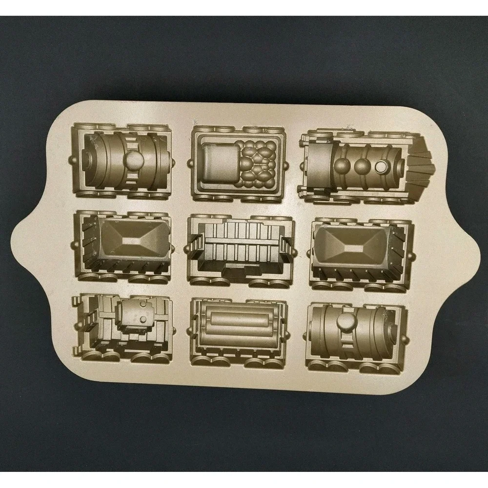 NORDIC WARE Train Cake Pan Choo Choo 9-Car Duty 5 Cups Functions Great 📸👀📏